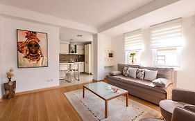 Rupe Apartments - Free Parking In City Center!